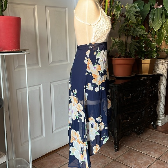 Floral Lace Halter Dress - Picture 6 of 10